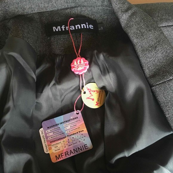 Mfrannie New Suit - includes blouse, skirt and blazer - Picture 9 of 16